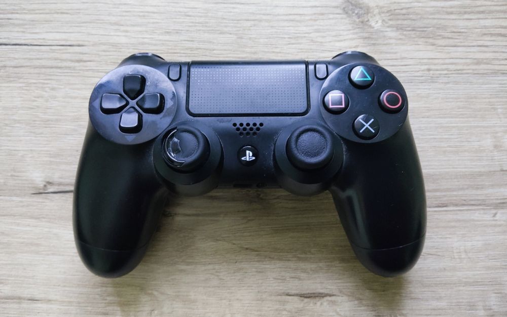 Продам PlayStation 4