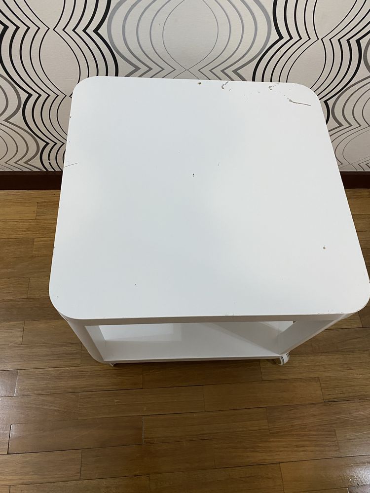Mesinha de centro com rodas