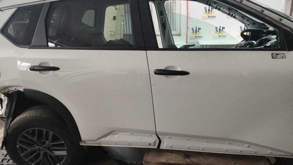 Двері Nissan Rogue T33 2021,2022,2023,2024, колір qab