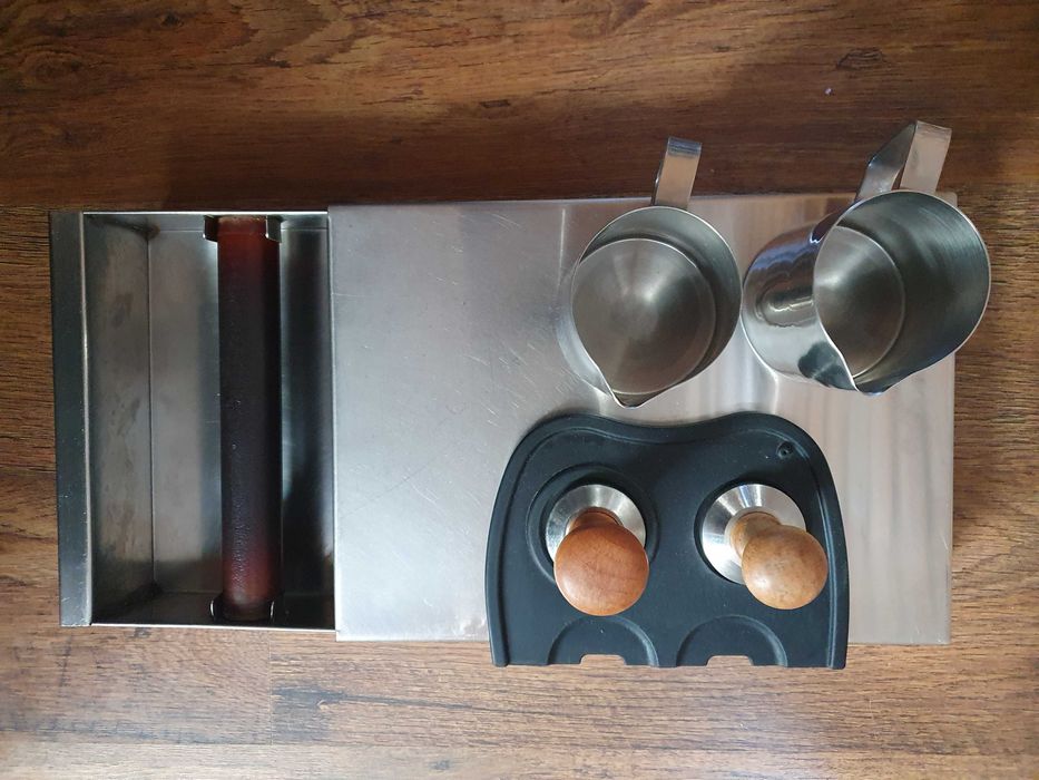 Zestaw dla baristy szuflada z odbijakiem pod młynek, 2 x tamper, mata