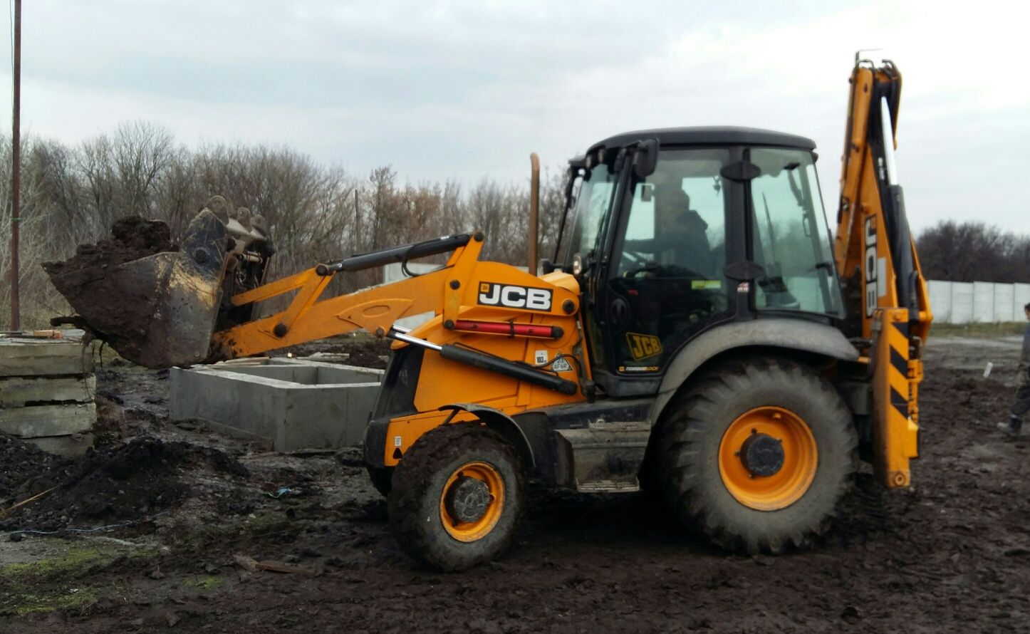 Аренда экскаватора-погрузчика jcb 3cx