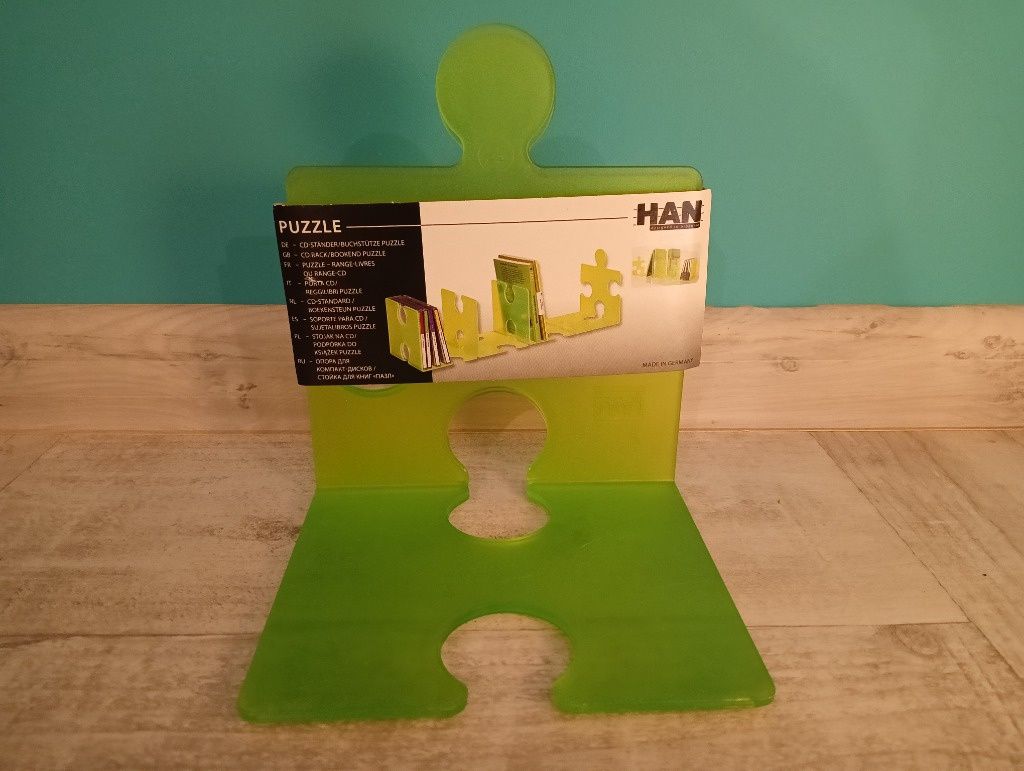 Kultowy stojak w kształcie puzzla na płyty/książki