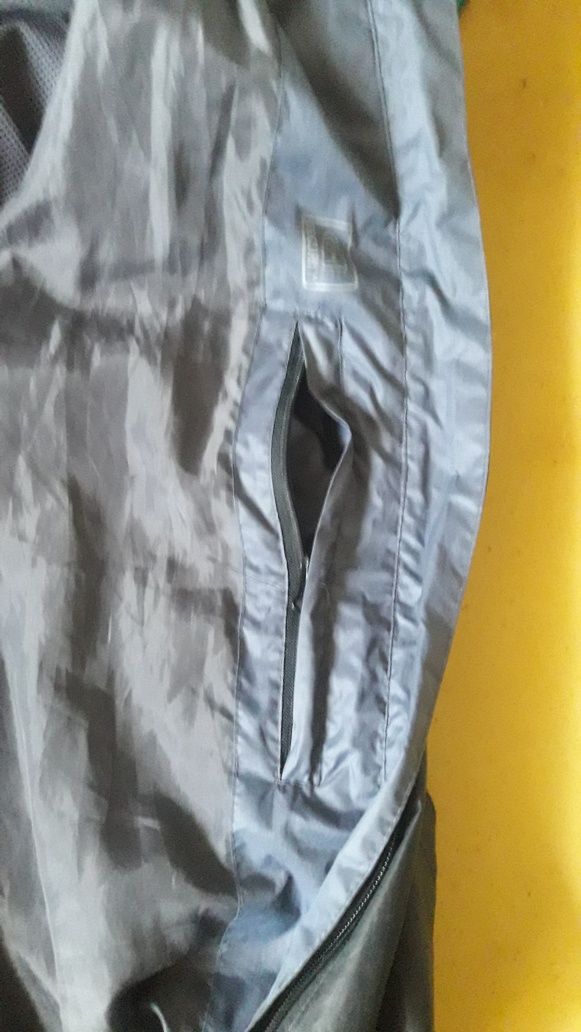 Ветровка, дождевик Regatta 50 раз. (SIZE 12,EUR 38,M).