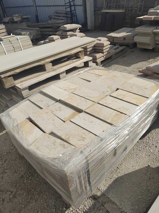 Майстри з каменем пісковиком сходи доріжки мангали альтанки обмостки