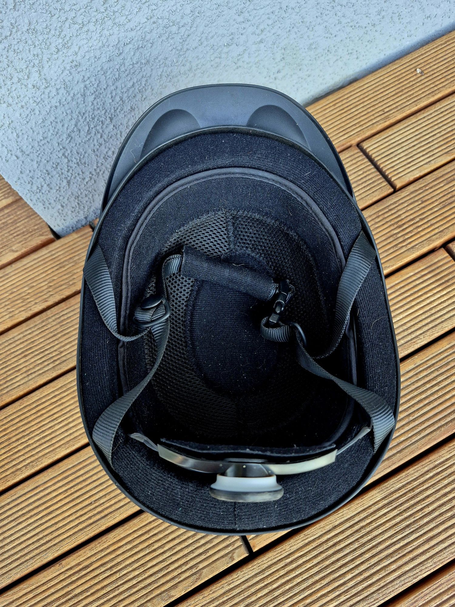 Kask jeździecki z Decathlonu