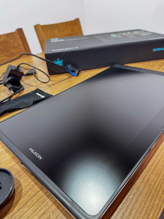 Tablet graficzny Huion Kamvas Pro 16 + akcesoria (stan bardzo dobry)