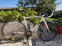 Bicicleta KTM strada 2000 pouco usada estado muito bom