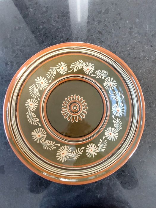 Duża miska z kamionki. Szerokość 33 cm.