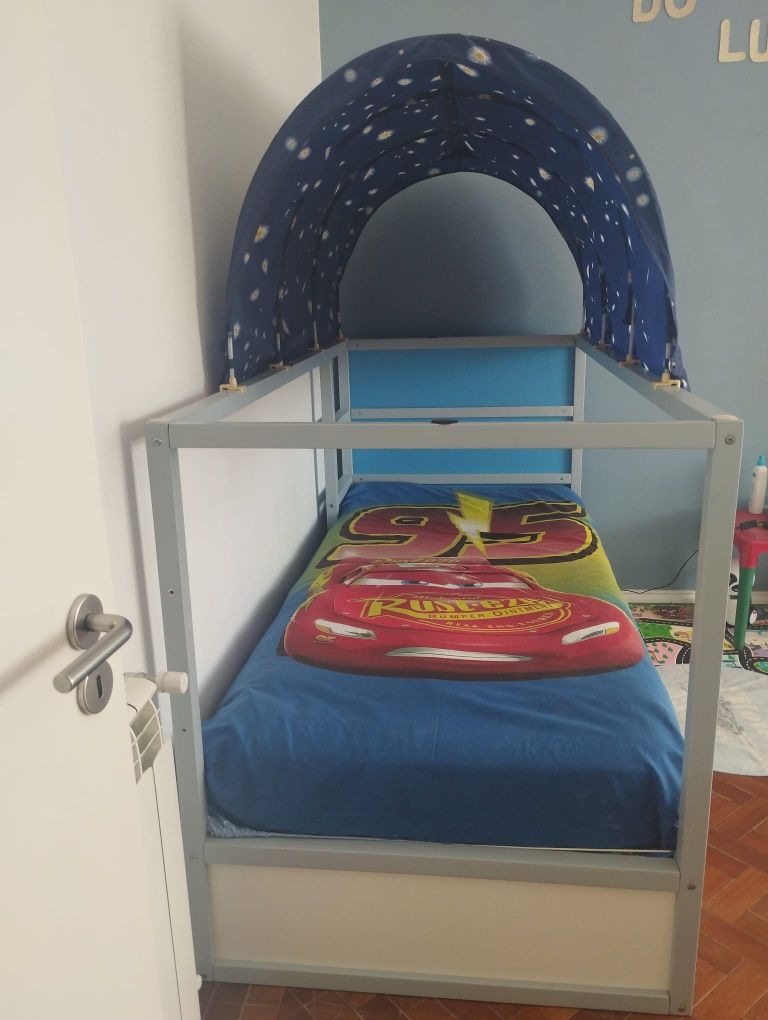 Cama reversível mais colochao praticamente novo