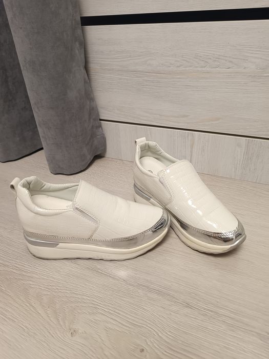 Мокасіни білі жіночі