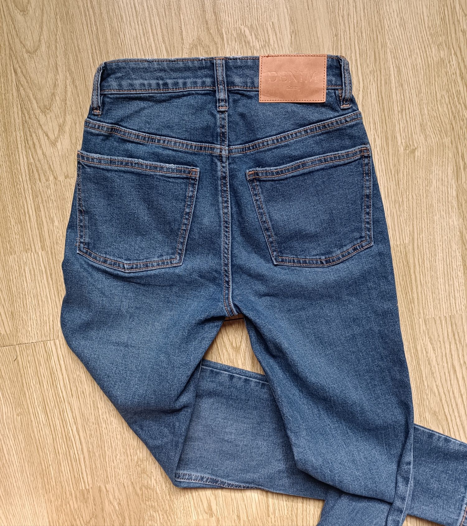 Базові джинси від Sinsay на XS.