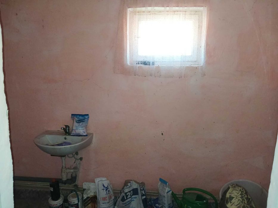 Будинок під бізнес та житло в затишному селі Берегівщини (ліс, озеро).