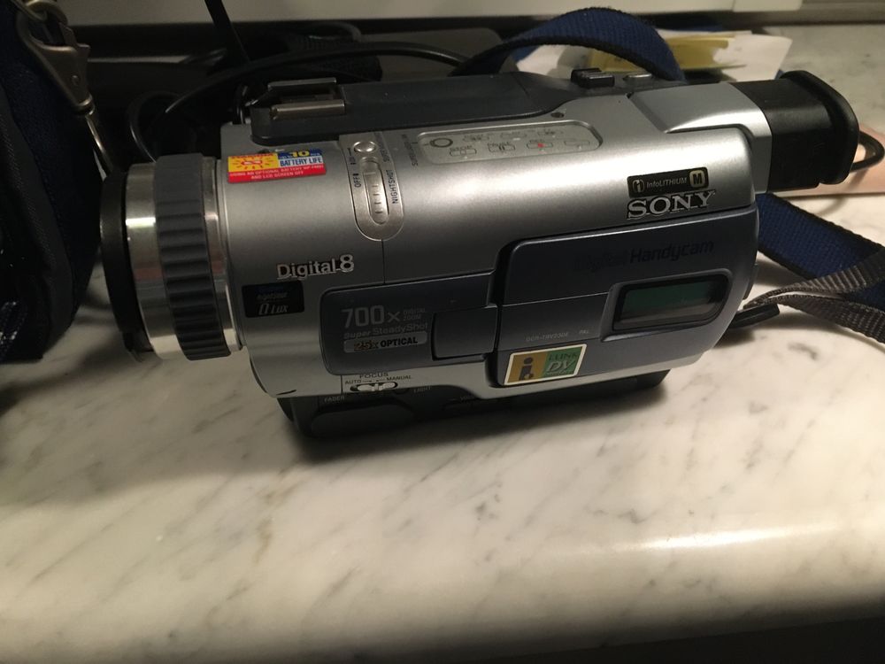 Видеокамера цифровая Sony