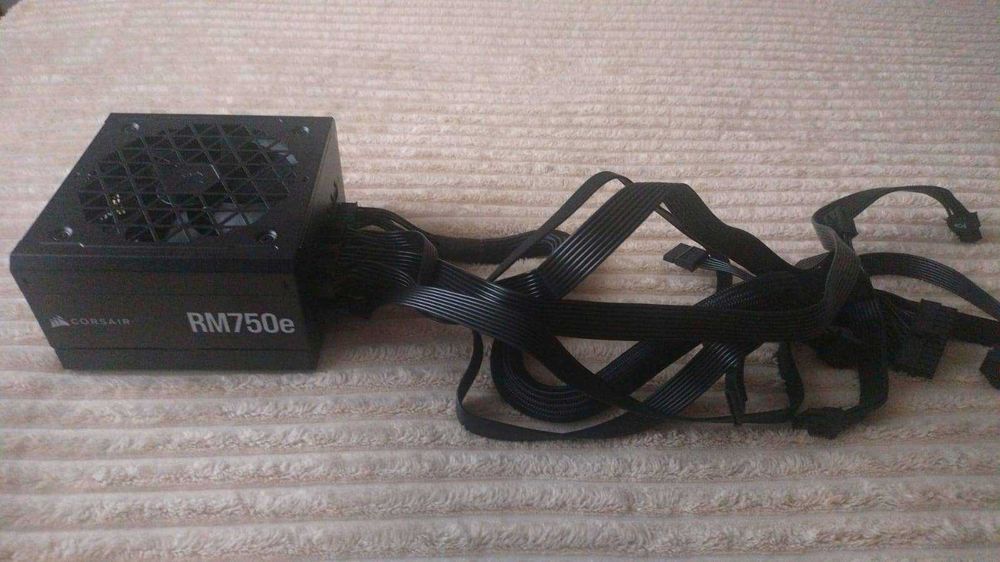 Блок Живлення PC (Corsair RM750e)