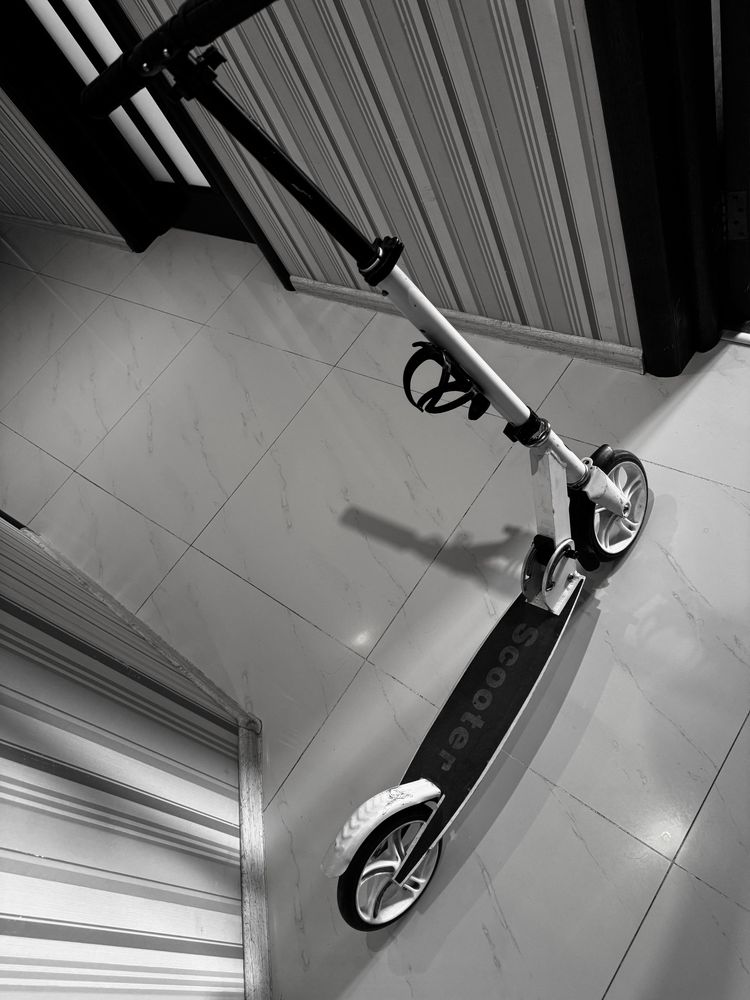Продам самокат Scooter