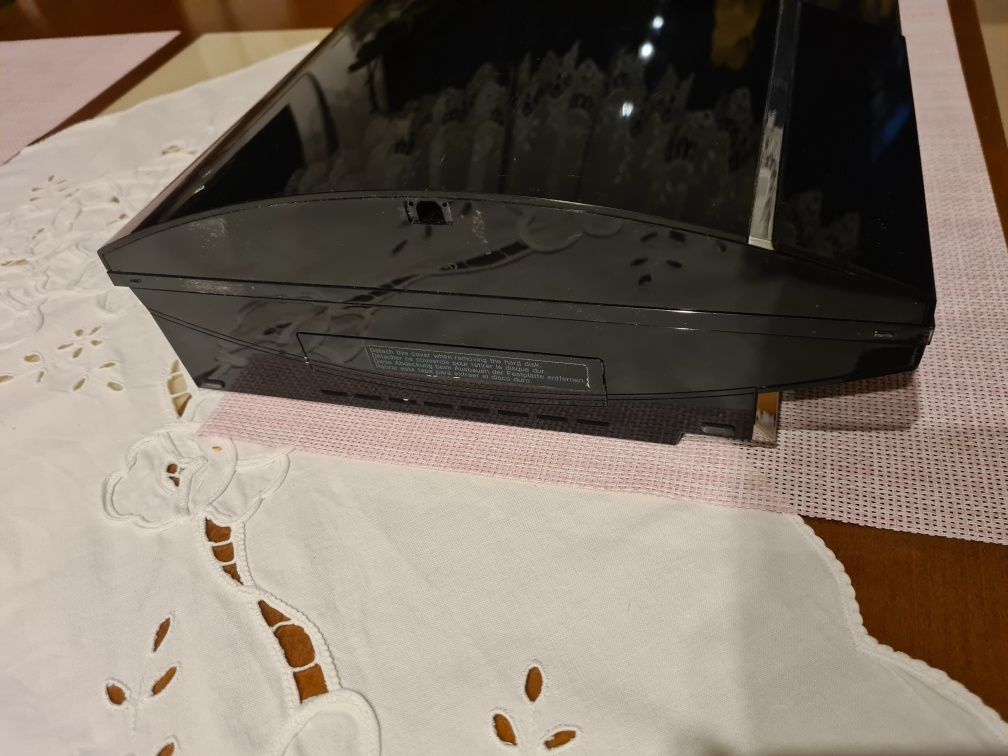 Konsola PS3 model CECHC 04 kompatybilna wstecznie PS2,PS1