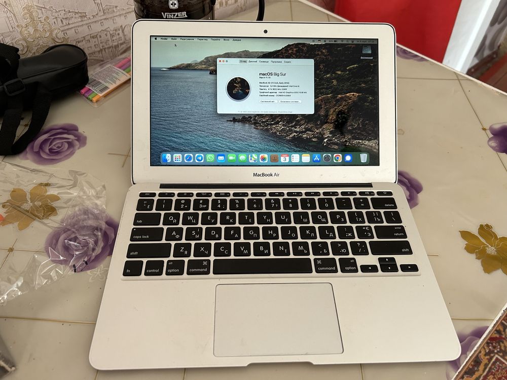 Продам MacBook Air 11 2014.