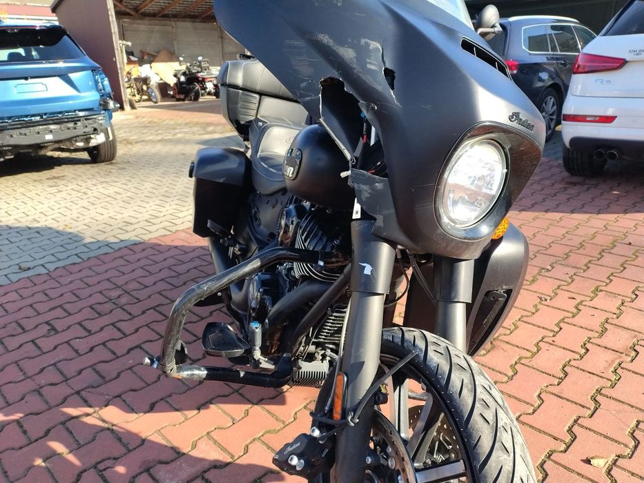 Indian Roadmaster Darek horse 116. Już w Polsce lekko uszkodzony, jeżdżący palący