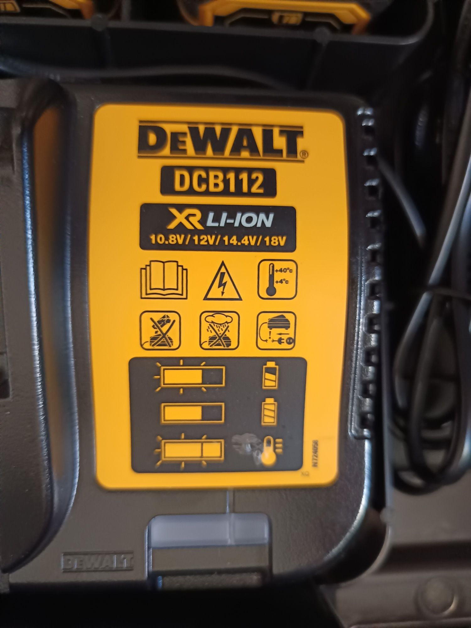 Wkrętarka DeWalt DCD800 ładowarka 2x akumulator