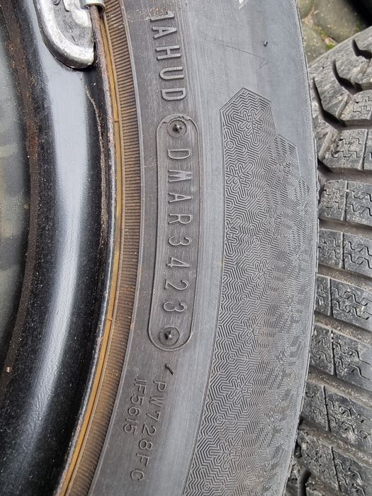 Koła, felgi, opony zimowe Ford 16 cali. Opony prawie nowe