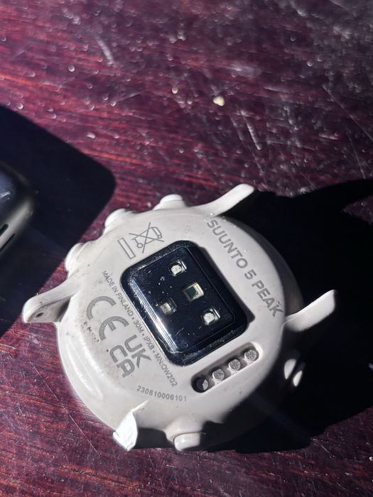 Sprzedam dwa zegarki uszkodzone aplle watch i suunto 5 peak