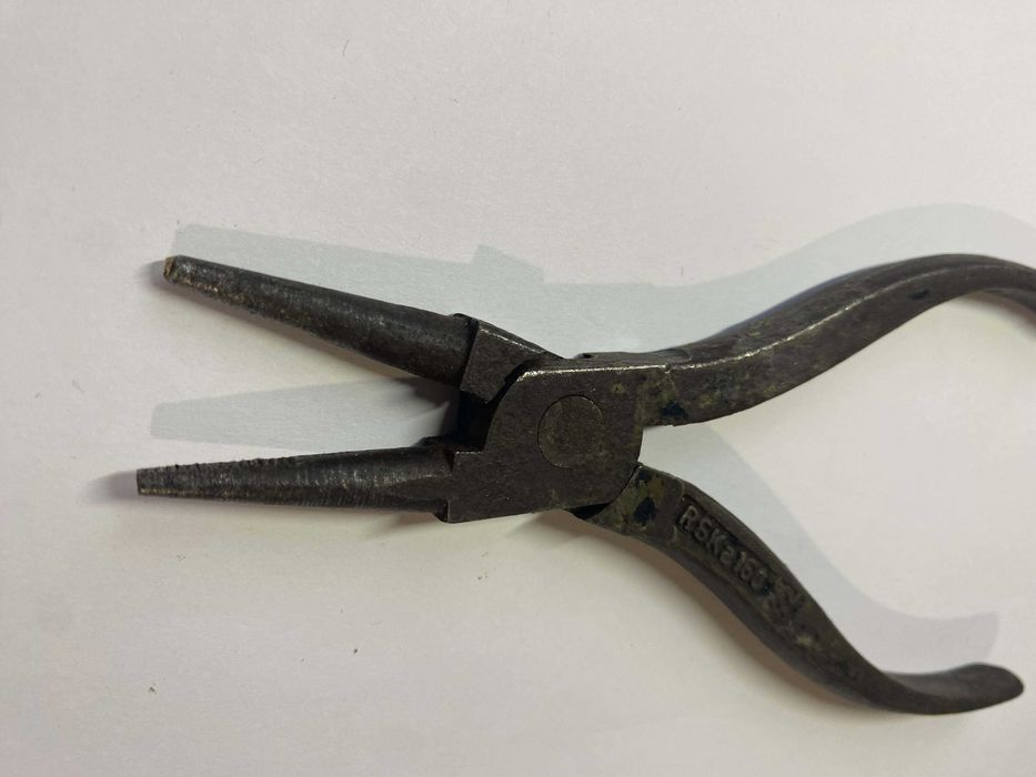 Szczypce okrągłe jubilerskie / modelarskie – stare, solidne, stalowe.