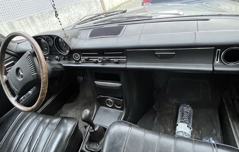 Mercedes w115 220d