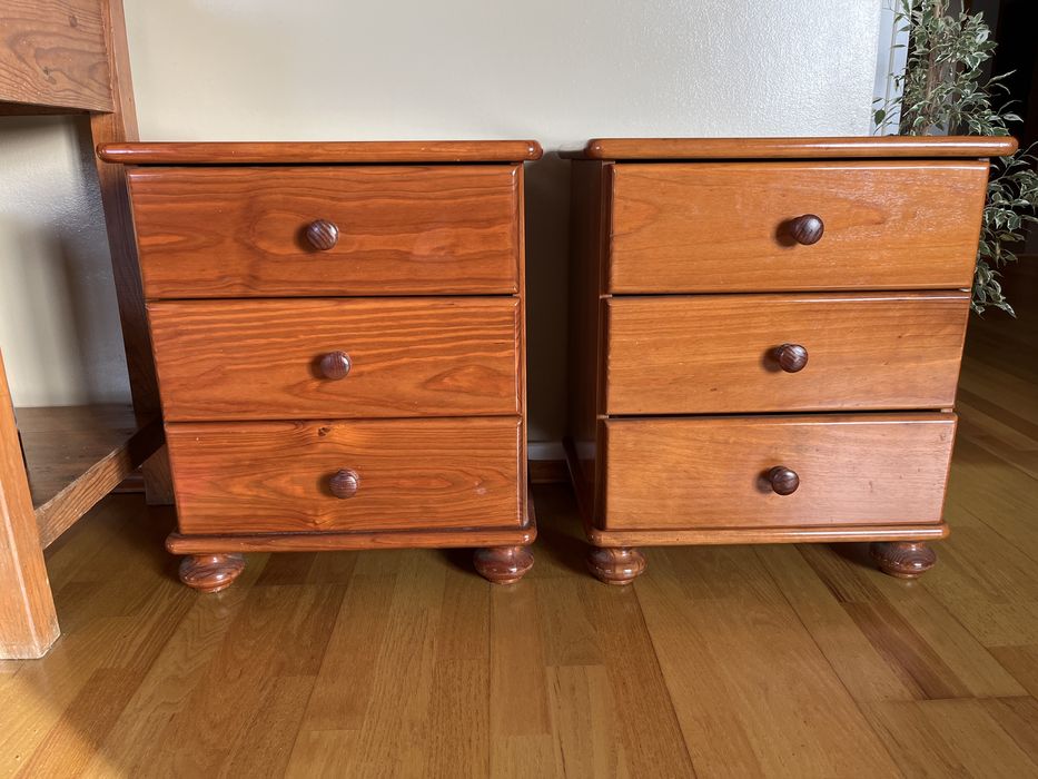 Par de mesas de cabeceira