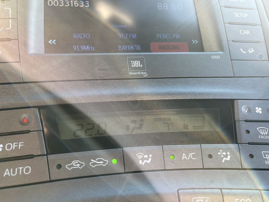 Продається Toyota Prius в технічно відміному стані.