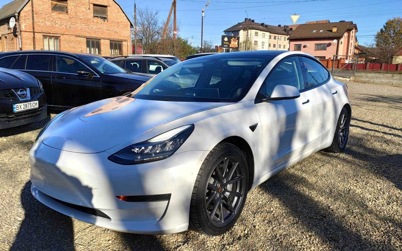 Tesla Model 3	2020
