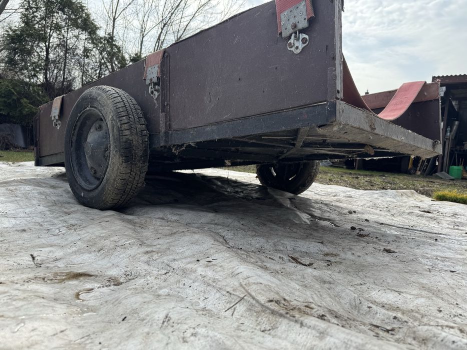 Mała przyczepka sadownicza niska lekka rolnicza do transportu łódki