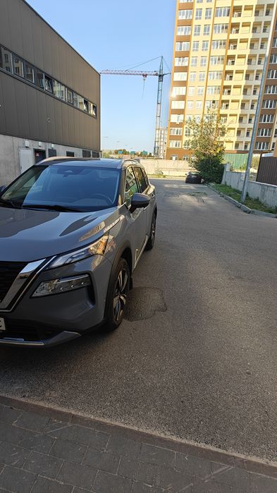 Машина Nissan Rogue 2022