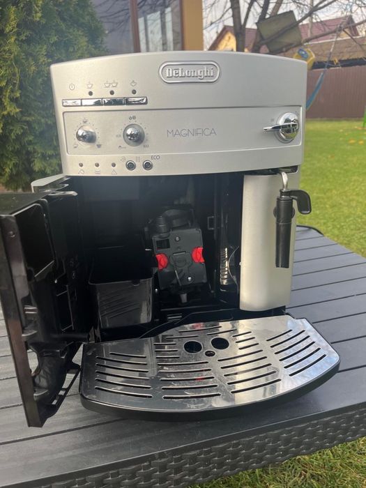 Кавомашина Delonghi Magnifica ECOз Німеччини 2023рік гарантія 30 днів