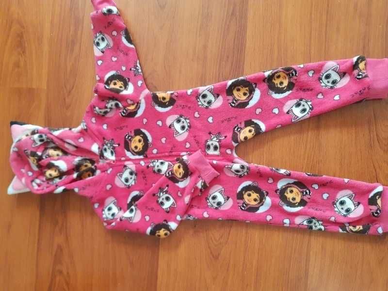 Piżama jednoczęściowa Koci domek Gabi + gratis