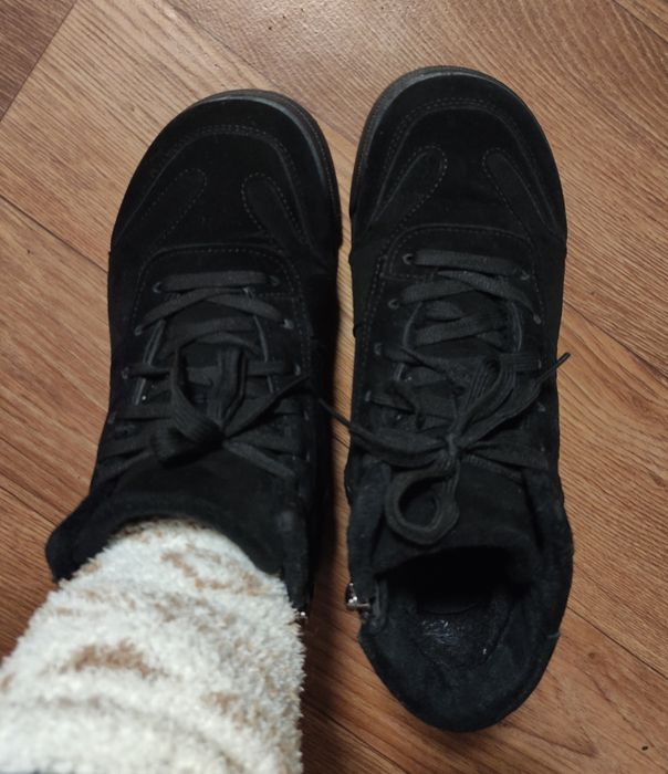 Жіночі зимові кросівки 39 черевики