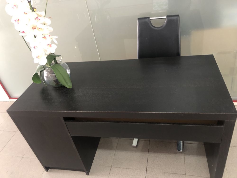 Secretária IKEA + oferta de cadeira