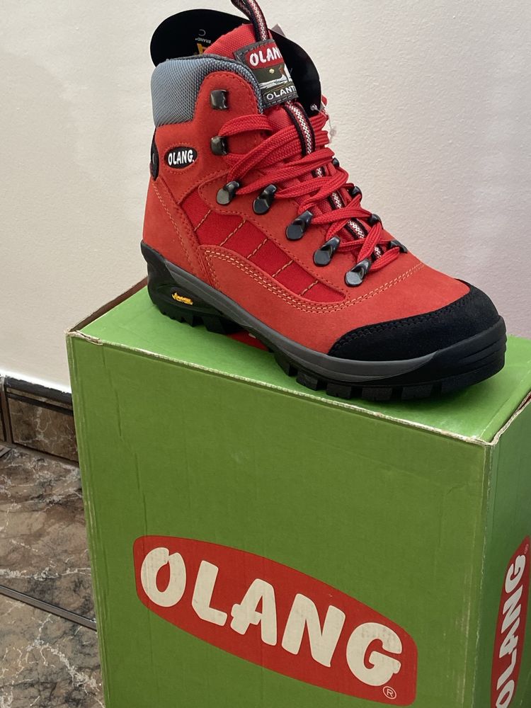 Nowe buty trekkingowe damskie / mlodziezowe wloskiej firmy Olang .