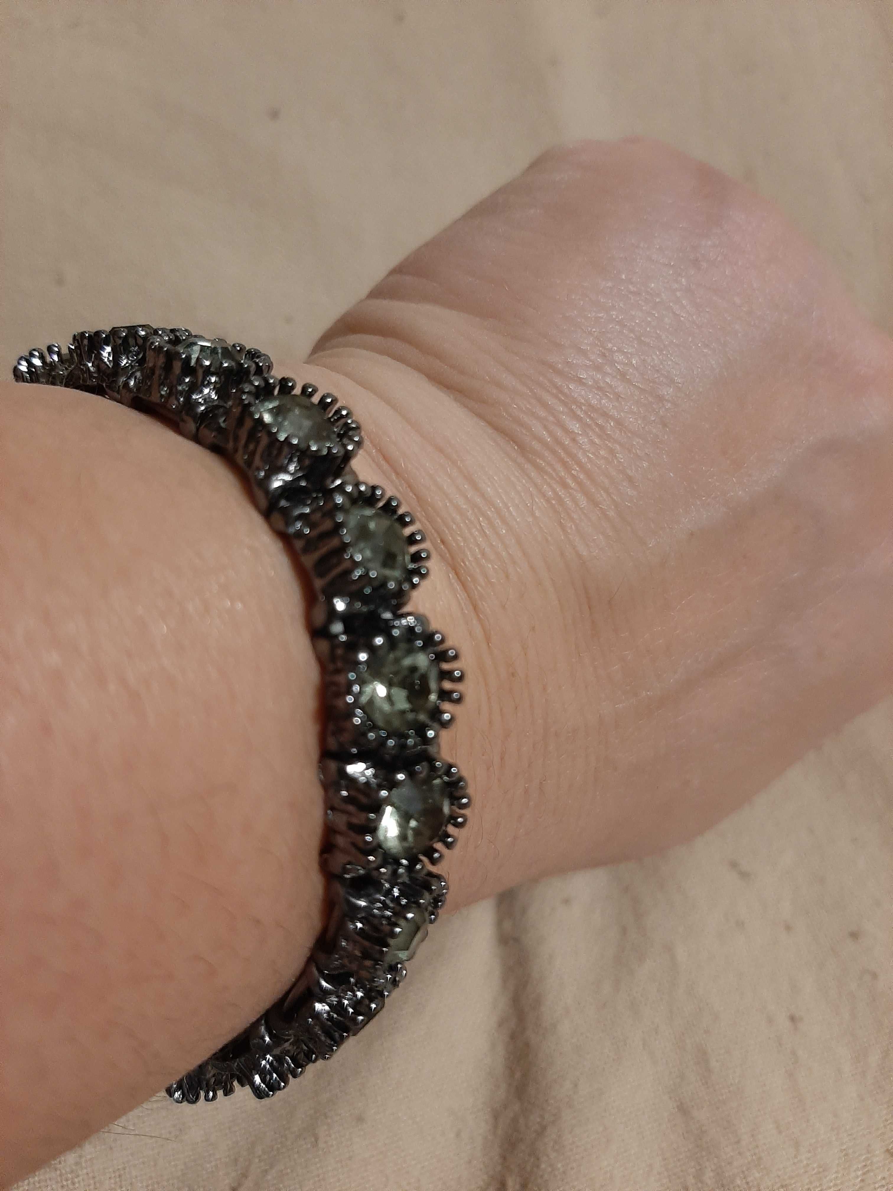Colares variados e 1 pulseira