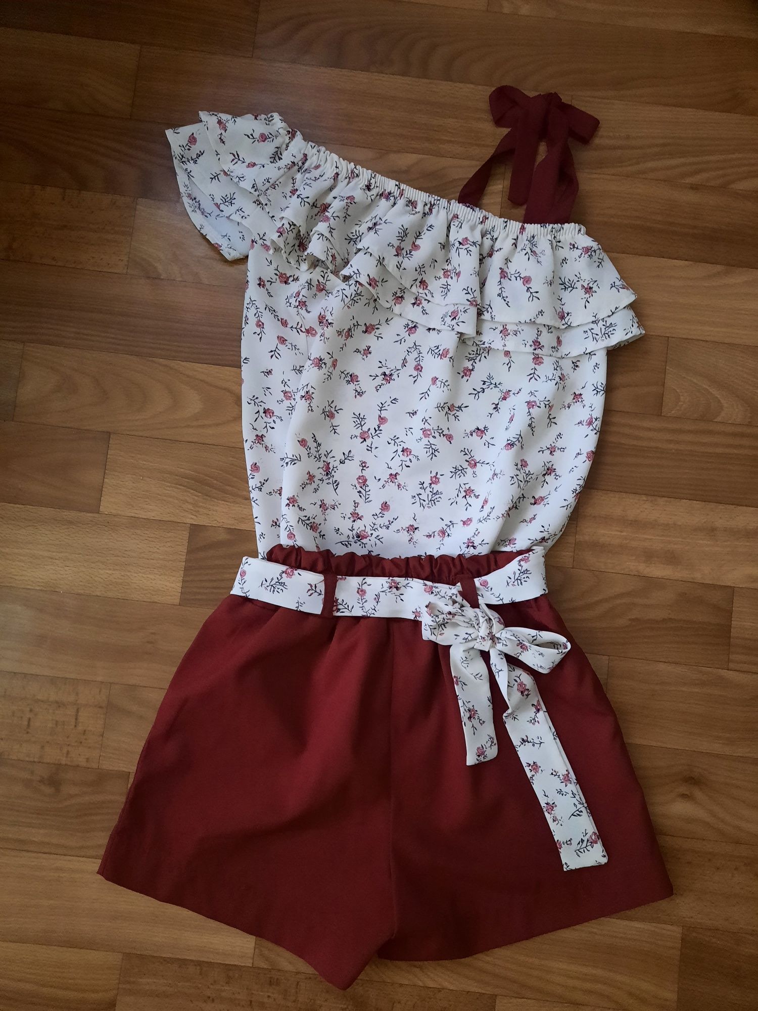 Красивые костюм на девочку