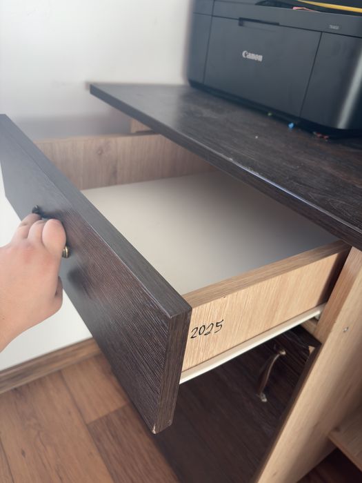 Biurko z długim blatem