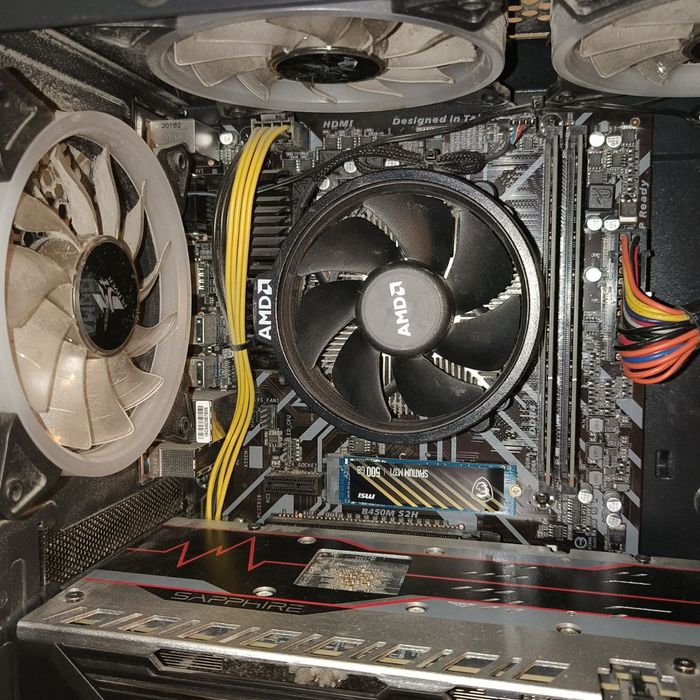 * Процесор: AMD Ryzen 5 2600