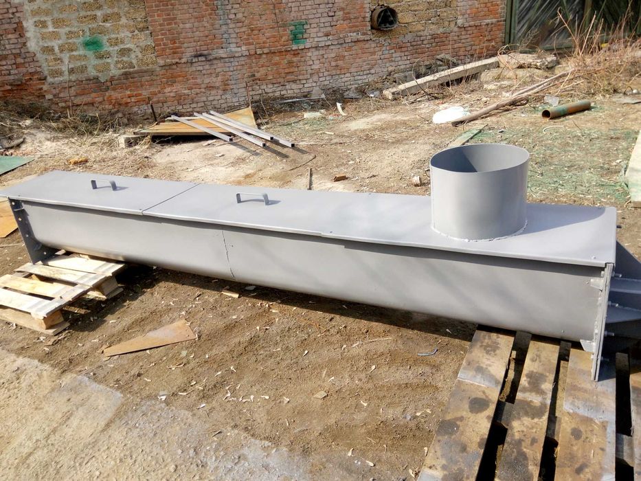 Шнековий навантажувач (погрузчик, загрузчик, конвейєр) в трубі