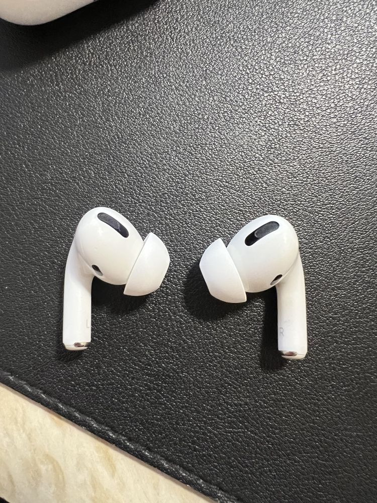 Наушники AirPods Pro 1