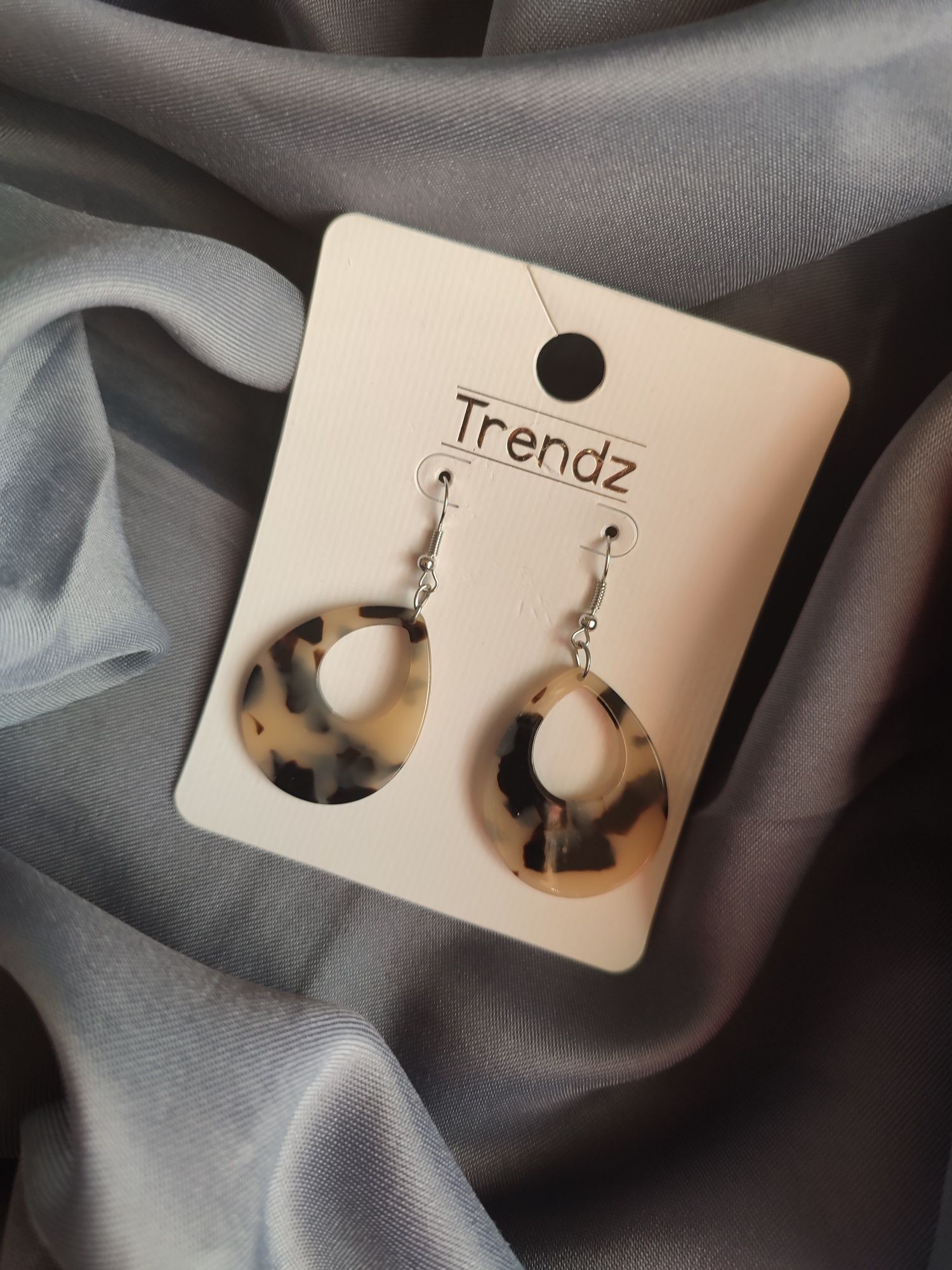 Nowe kolczyki Trendz beżowo brązowe łezki z dziurką