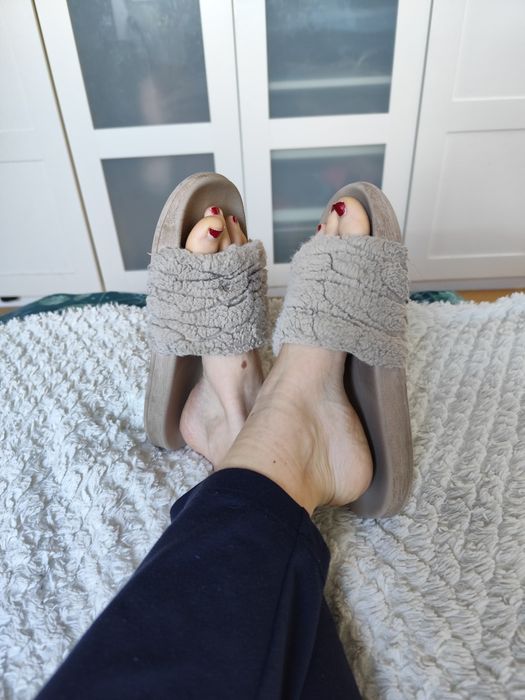 Buty kapcie damskie futerko używane