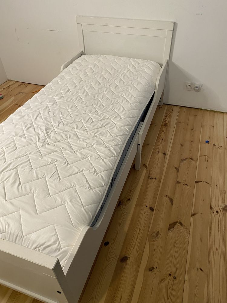 SUNDVIK Rozsuwane łóżko z dnem, białe 130-200