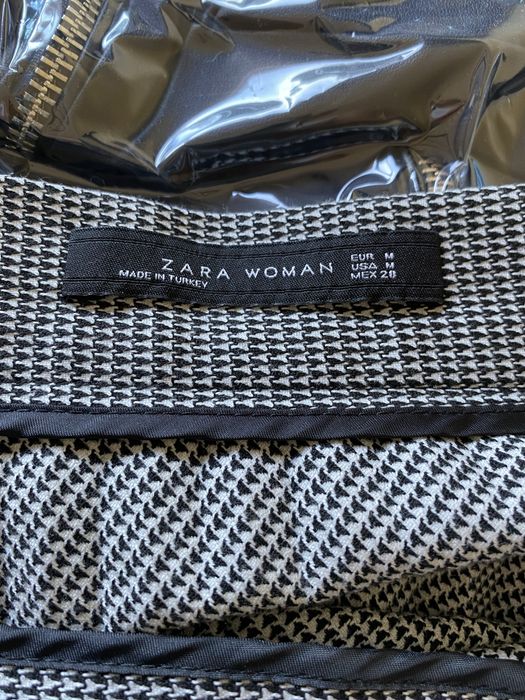 Saia plissada da zara