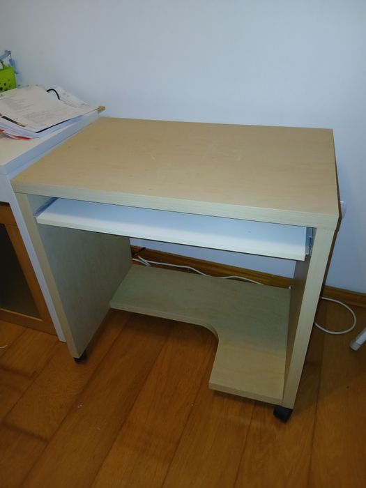 Secretária ikea com rodinhas