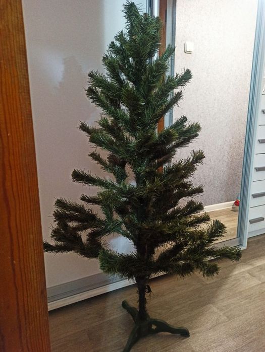 Продам симпатичную искусственную ёлку