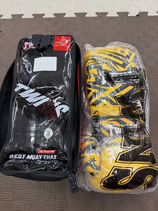 Бокскерские перчатки кожаные !